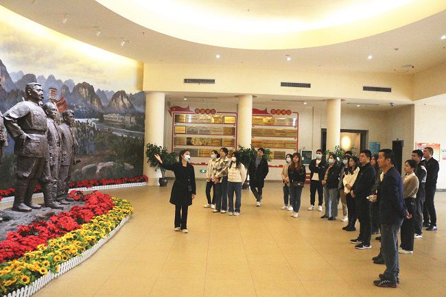 参观现场。张钊林 摄（建图）.jpg
